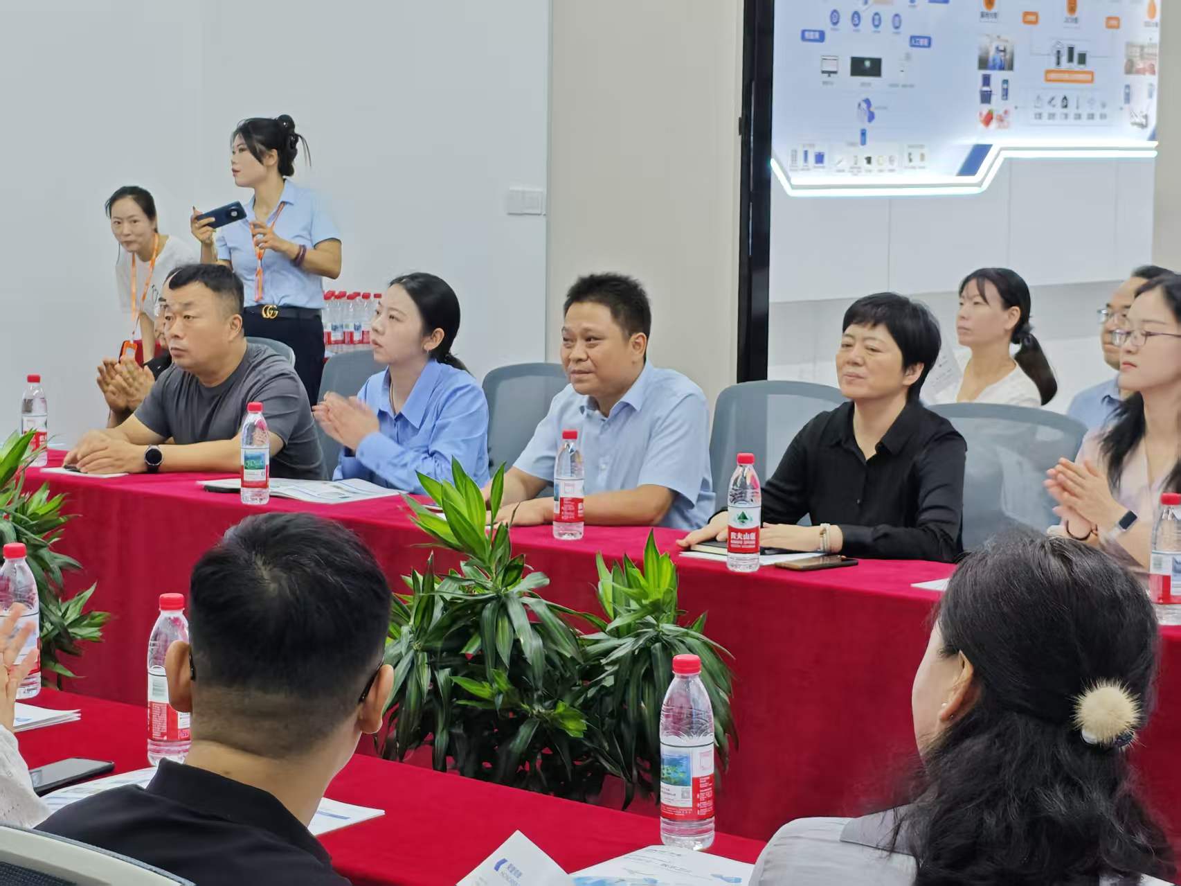 阜阳市卫健委“生命健康企业行”走进安徽洲斯芯箱联